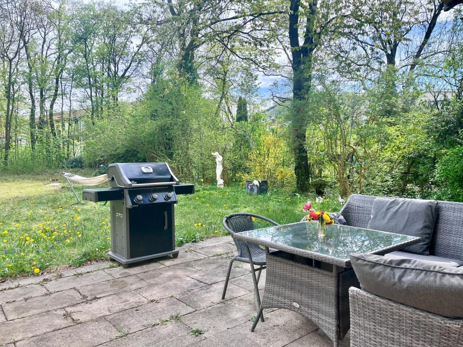 Large House With 4 Bedrooms In A Quiet And Greened Area Near *